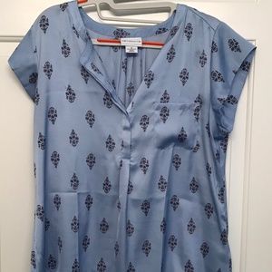 Like new silky light weight button up blouse
